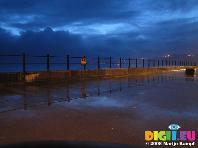 SX01819 Tramore promenade at dusk